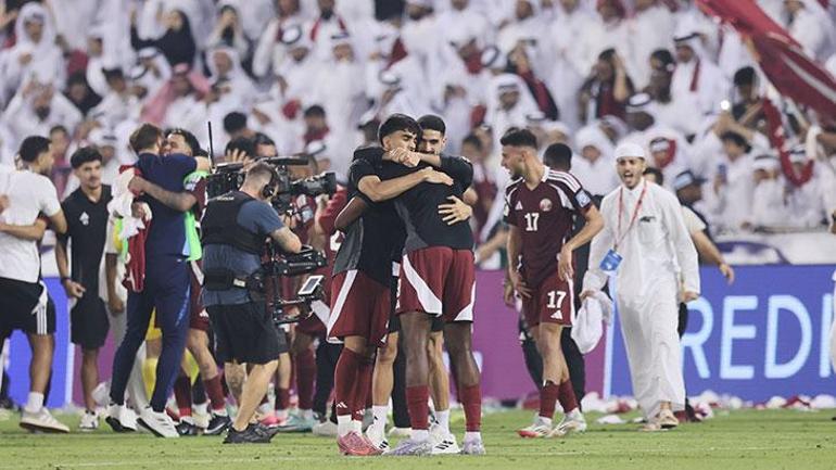 Katardaki olaylı maçta sahaya telefon ve araba anahtarı attılar