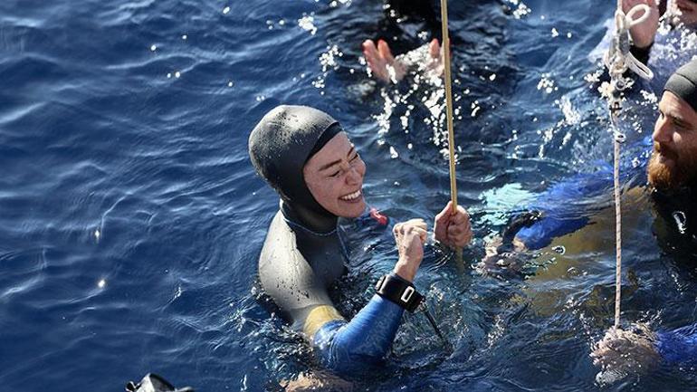 Gazze için dalış yapan Şahika Ercümen, dünya rekoru kırdı