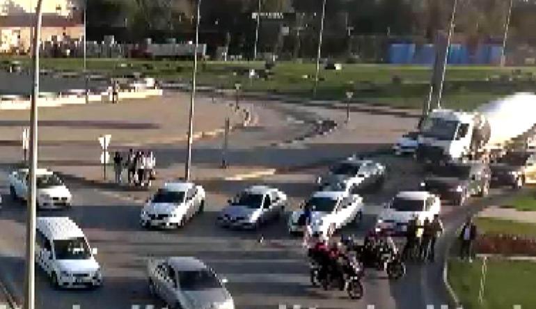 Kendisini durdurmak isteyen polise sopayla saldırdı Suç dosyası kabarık