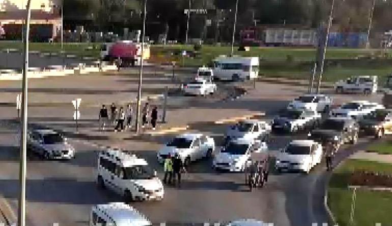 Kendisini durdurmak isteyen polise sopayla saldırdı Suç dosyası kabarık