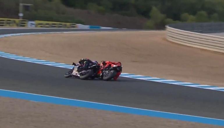 Toprak Razgatlıoğlu Superbiketa şampiyon oldu Rakibinin skandal hareketi tepki çekti