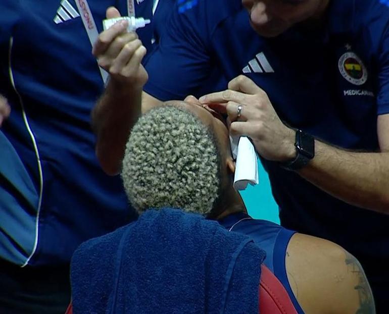 Fenerbahçede Melissa Vargas yerde kaldı Canlı yayına yansıdı