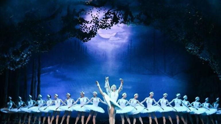 Bakan Ersoy: AKM, Türkiye’nin kültür-sanat vizyonunun sembolü olmayı sürdürecek