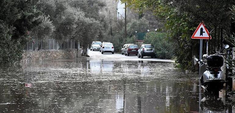 Meteoroloji saat vererek uyardı: Yarına dikkat Ani sel, su baskını, yıldırım...