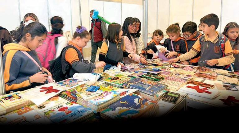 Şehirlerin kalbi kitapla atıyor