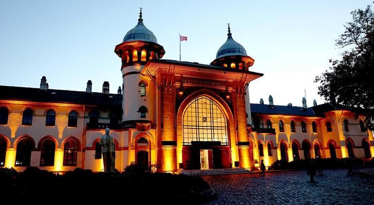 Edirnede tarihi Karaağaç Gar Binası aydınlatıldı