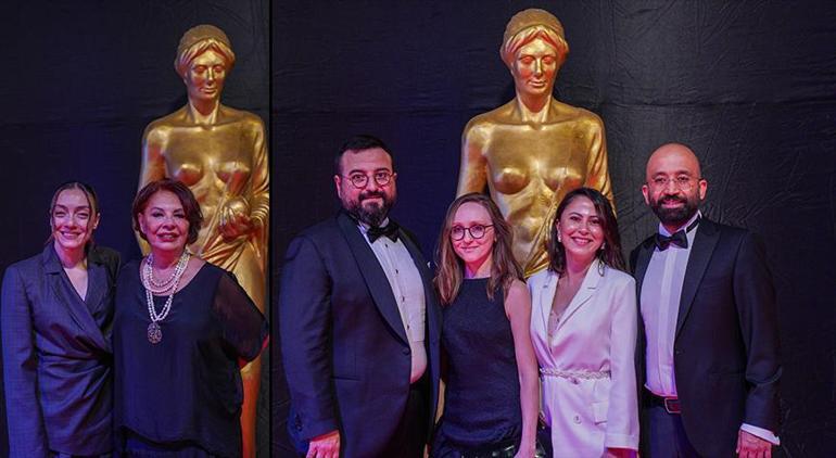 Altın Portakal Film Festivalinde kırmızı halıda yıldız yağmuru yaşandı