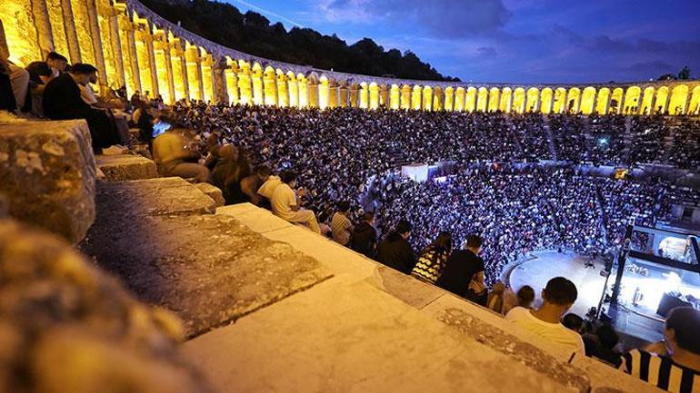 Genç oyuncular Aspendos Antik Tiyatrosunda sahne aldı Gençlik ve Spor Bakanı Osman Aşkın Bak: 34 bin 541 genç sanatçımız başvurdu