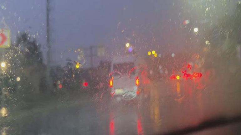 Dolu uyarısı gelmişti İstanbulda şiddetli sağanak yağış başladı