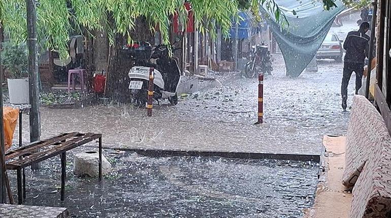 3 ilde sağanak ve dolu şoku Sokaklar beyaza büründü