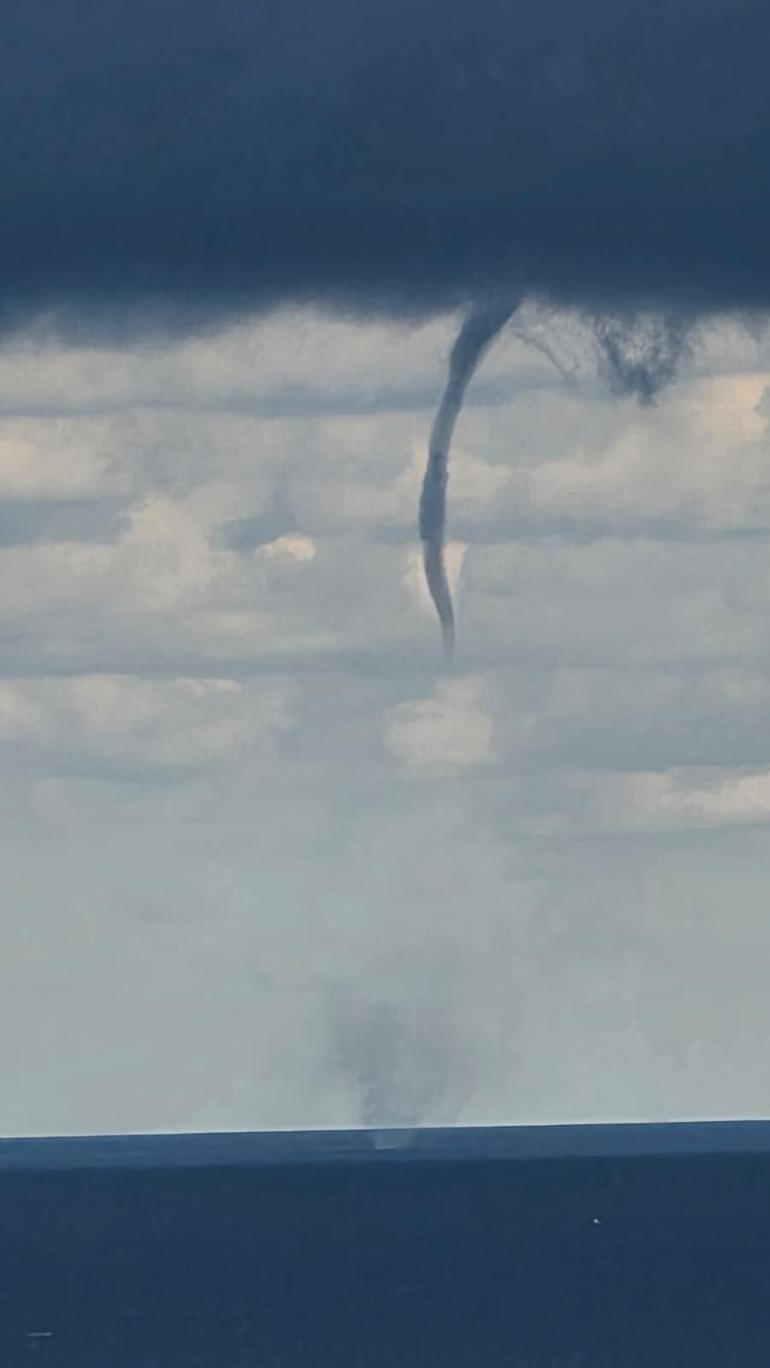 Zonguldak’ta deniz üzerinde 3 hortum oluştu Görenler gözlerine inanamadı
