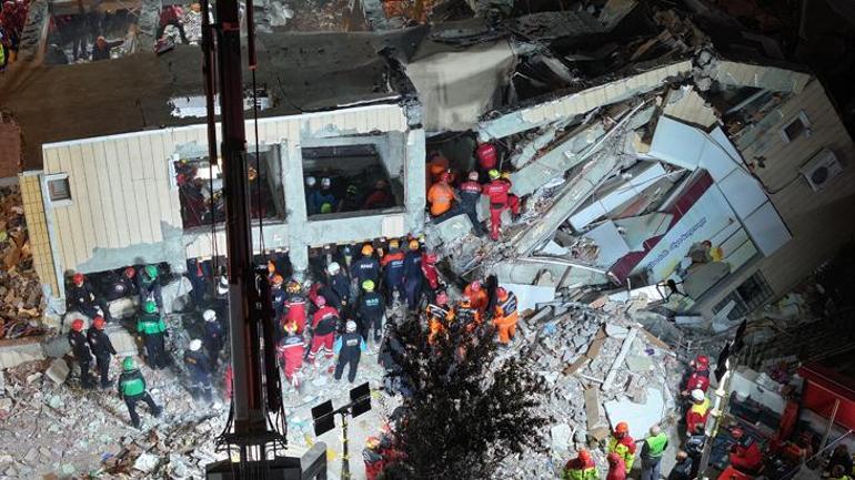 Pourquoi l'immeuble de Kocaeli s'est-il effondré ? Un expert l'explique sur CNN Turk.