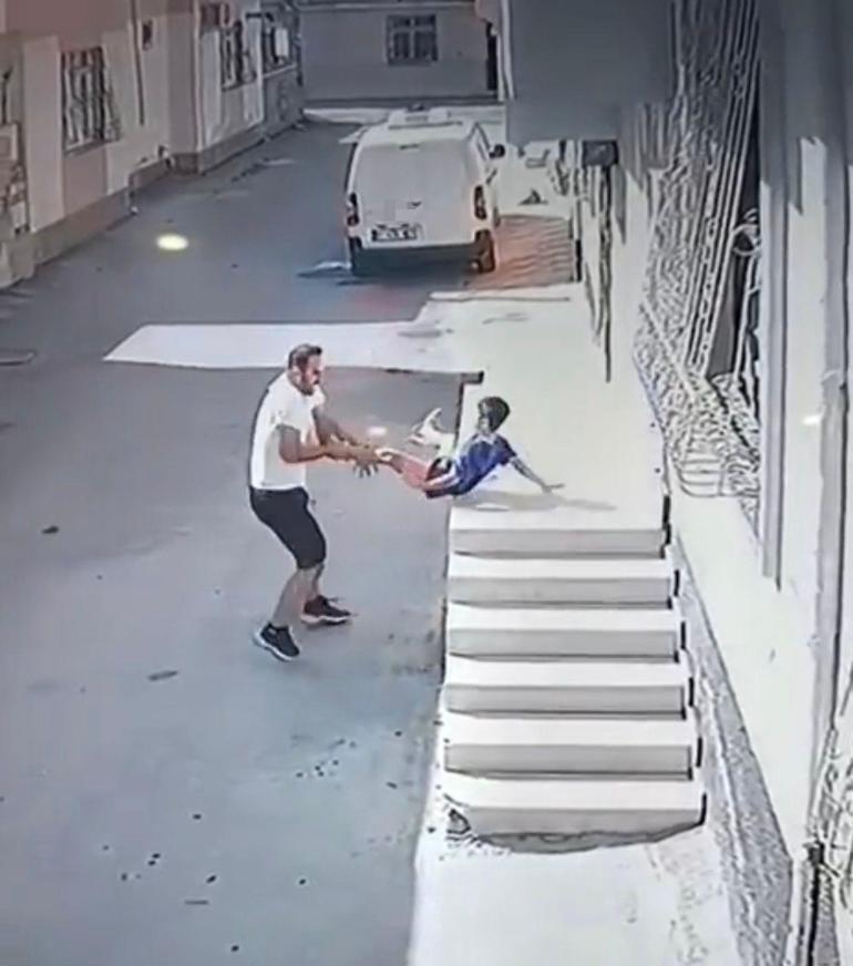 6904ac3a36206bb89d5071e5 Kovaladığı çocuğu ayak bileğinden tutup yere fırlattı! İfadesi ortaya çıktı