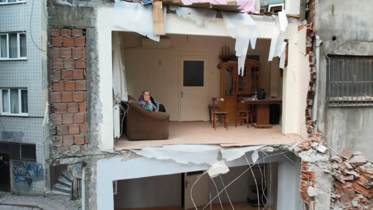 Zeytinburnunda şaşkına çeviren görüntü Behiye teyze: Duvarımı istiyorum