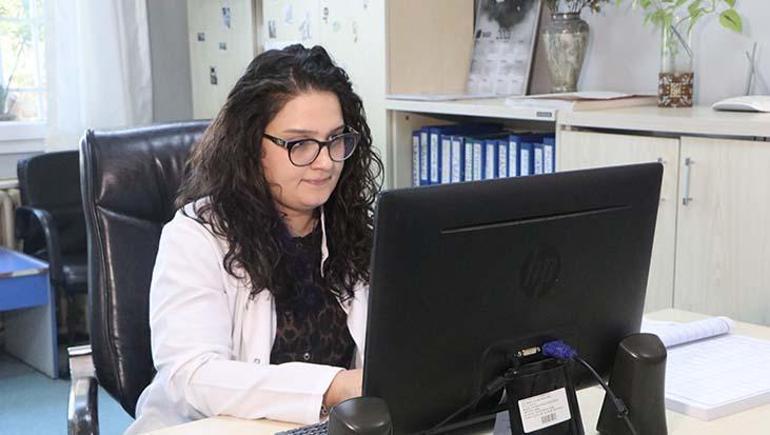 Yanlış ilaç nedeniyle işitme kaybı yaşadı Selen, tedavi olduğu hastanede artık doktor