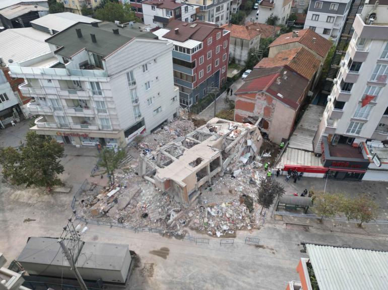 690a08e9f673ab5ac366fa3b Anne, baba ve iki kardeşini çöken binada kaybetti! Dilara'ya acı haber verildi