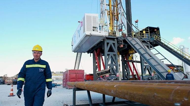 690a4be8b825a93f9900eee2 Köyünü terk etmek zorunda kaldı! 35 yıl sonra aynı topraklarda petrol üretimine katıldı