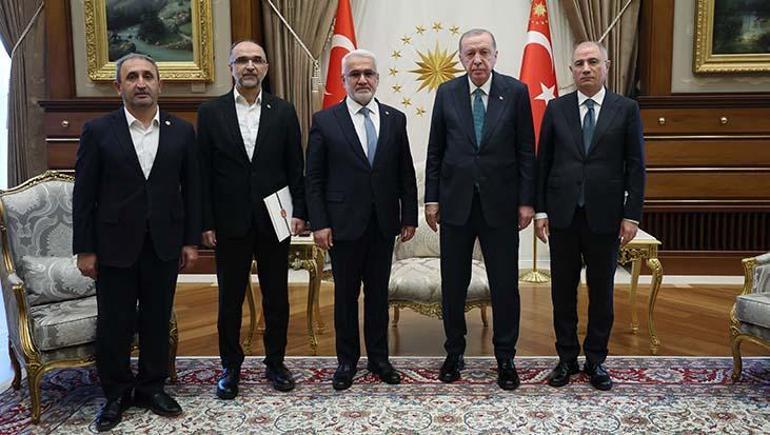 690b3ad1af6c89f5a1fb40b0 Cumhurbaşkanı Erdoğan, HÜDAPAR Genel Başkanı Yapıcıoğlu ile Külliye’de görüştü