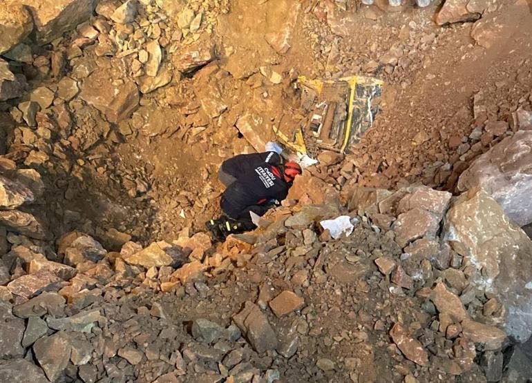 690c4893b825a93f9900f649 Ordu'da göçük altındaki şoföre ulaşılmaya çalışılıyor