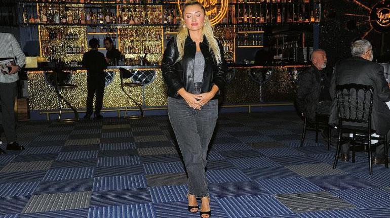 Serdar Ortaç Yeni Cabaret İzmir’de sahne aldı