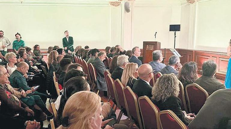 Melodilerle kurulan köprüler