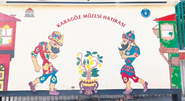 Bursa’da Karagöz gölgenin büyüsüne çağırıyor