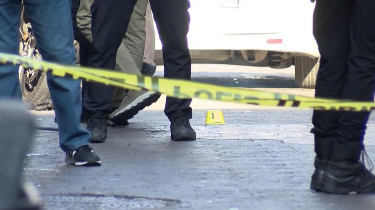 690f20ffb825a93f990106ec İstiklal Caddesi'nde silahlı kavga! 2 yaralı