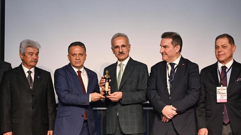 Bakan Uraloğlu: 5G ile iletişim hızımız 10 kat yükselecek. 2 Bakan Uraloğlu: 5G ile iletişim hızımız 10 kat artacak