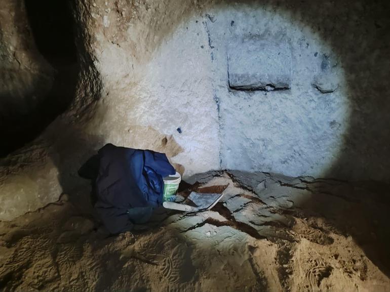 690f5528b825a93f9901084f Barakanın altında inanılmaz keşif! Defineciler ortaya çıkardı