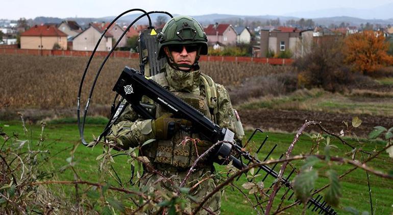 690f8dabf673ab5ac3670aba Türk askeri Kosova'da devriyede! 'Bölgesel istikrara katkıda bulunuyor'