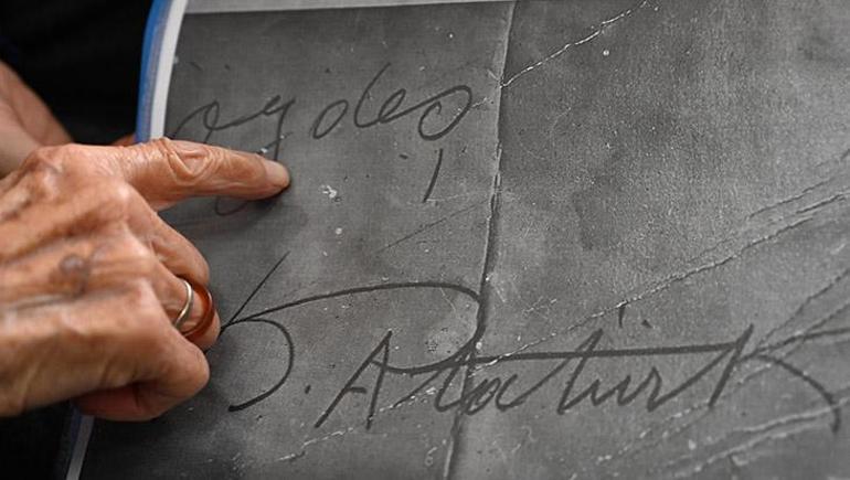 691063c7f673ab5ac3671083 Atatürk'ün verdiği soyadı 79 yıldır gururla taşıyor! Cumhuriyet ile yaşıt Rana nine: 'Her 10 Kasım'da dualar okurum'