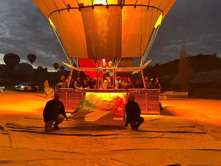 69118827f673ab5ac36717ec Kapadokya’da 10 Kasım: Balonlar Atatürk posterleriyle gökyüzüne yükseldi