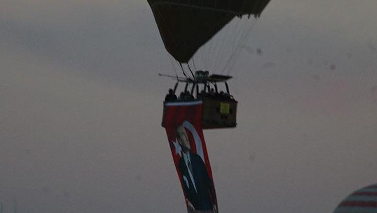 6911889ef673ab5ac36717f5 Kapadokya’da 10 Kasım: Balonlar Atatürk posterleriyle gökyüzüne yükseldi