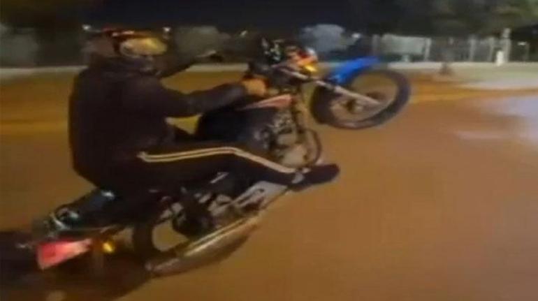 69123d82f673ab5ac3671d84 Motosiklet ile yaptığı hareket başına bela oldu! Ehliyeti iptal edildi