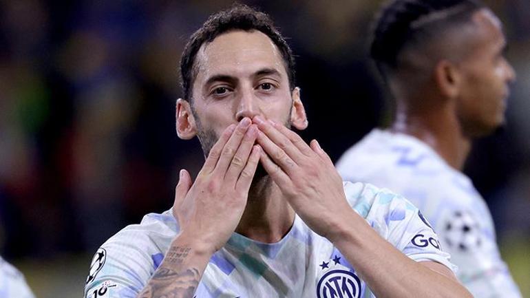 Hakan Çalhanoğluna büyük onur İtalyada ayın oyuncusu oldu