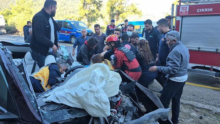 691aed8c0a360c93d58f9b9b Bodrum'da feci kaza! TIR ile otomobilin kafa kafaya çarpıştı