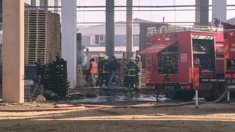 691efcf7610533a05f3a21f4 Bursa'da palet fabrikasında yangın! 1 kişi yaralandı