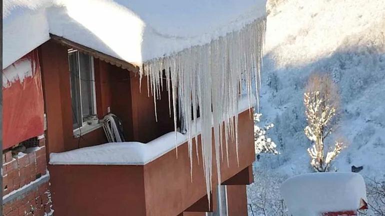 Üniversite öğrencisi çatıdan düşen kar ve buz nedeniyle sakat kaldı 20 milyon lira tazminat kararı