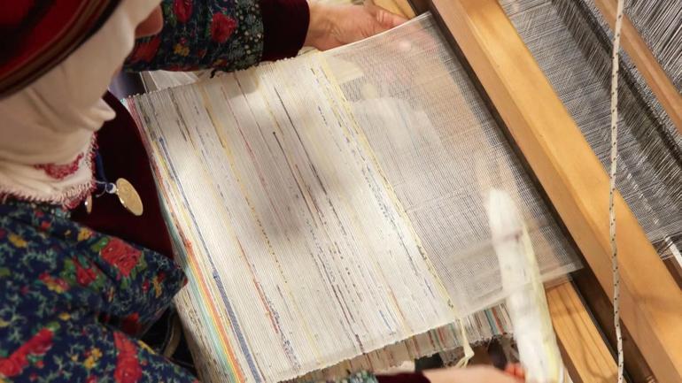 Rizeli kadın dokumacı poşetleri sanata dönüştürüyor Başka dünyamız yok