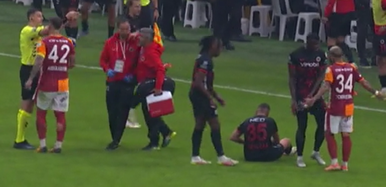 Galatasaray - Gençlerbirliği maçının tartışmalı pozisyonları Trioda değerlendirildi Hiçbir şeyin farkında değil