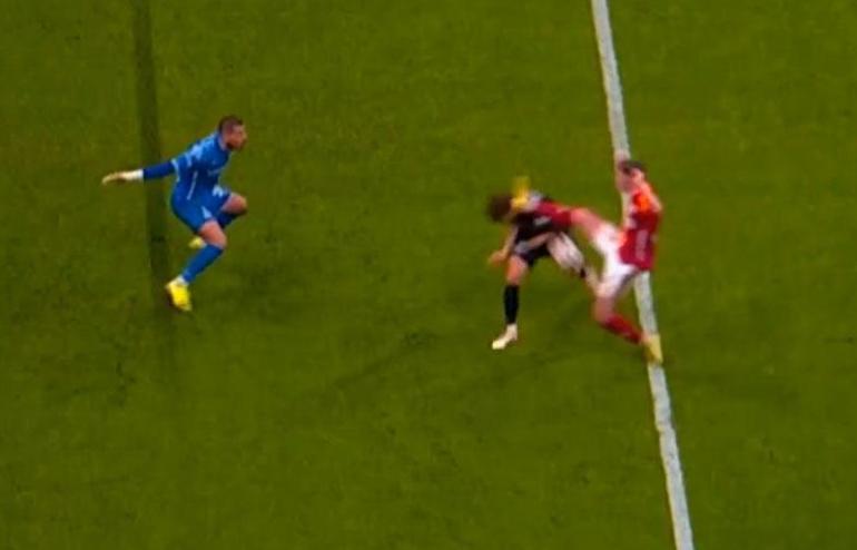 Galatasaray - Gençlerbirliği maçının tartışmalı pozisyonları Trioda değerlendirildi Hiçbir şeyin farkında değil