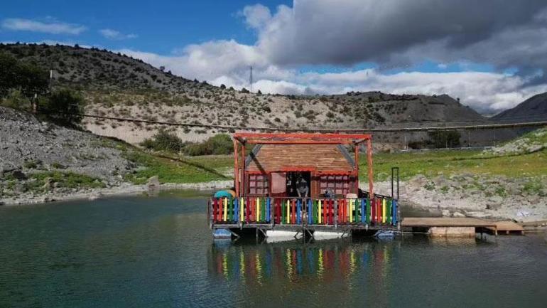 Yer: Erzurum Yüzen evi gören bir daha bakıyor: Bizim hayalimizdi