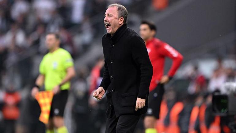 Beşiktaşta tribünlerden Sergen Yalçına istifa çağrısı