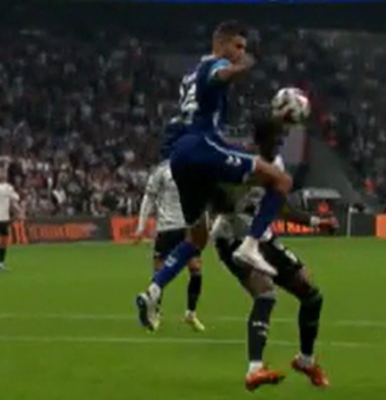 Beşiktaş - Samsunspor maçının tartışmalı pozisyonları Trioda değerlendirildi Hakemi tebrik ediyorum