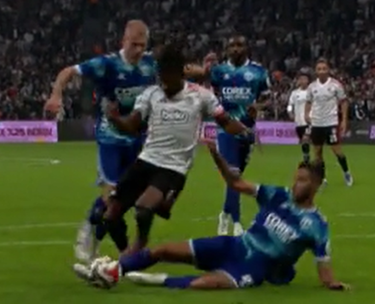 Beşiktaş - Samsunspor maçının tartışmalı pozisyonları Trioda değerlendirildi Hakemi tebrik ediyorum