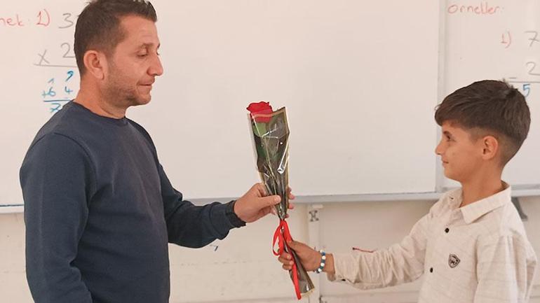 Tek öğrencili sınıfta öğretmenler günü kutlaması ‘Okulda her şey ikimizden ibaret’