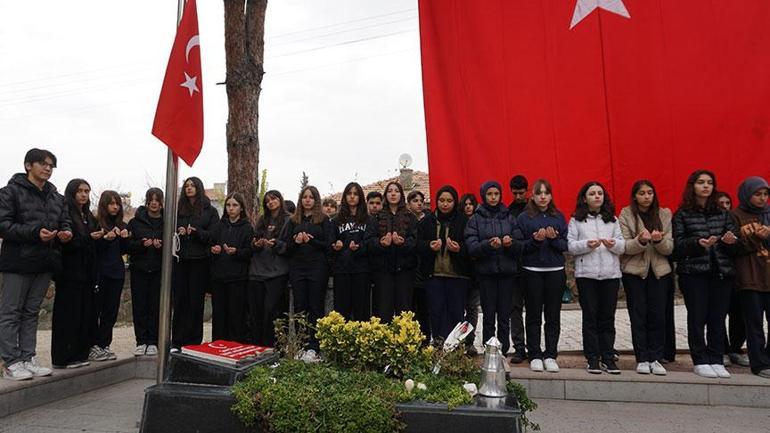 Şehit öğretmen Şenay Aybüke Yalçın mezarı başında anıldı