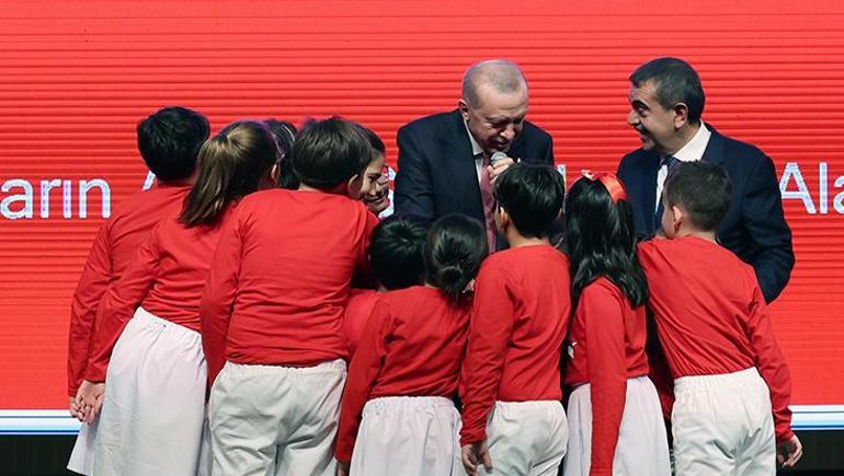 Son dakika... 15 bin öğretmen atandı Cumhurbaşkanı Erdoğan: Resmi kurumlarda çalışan öğretmen sayısı 1 milyon 34 bini aştı