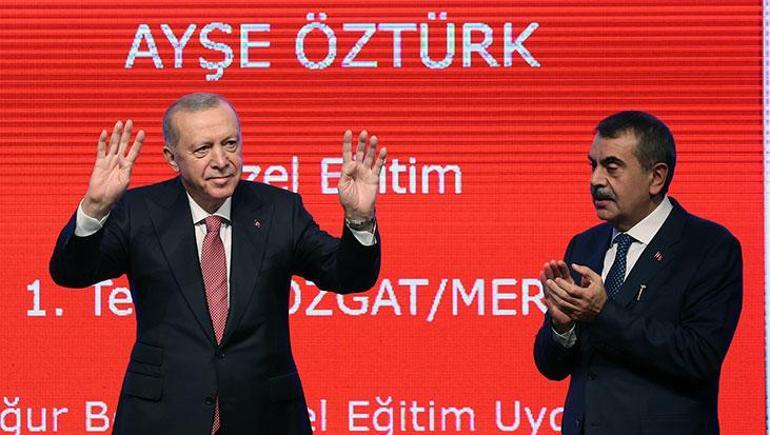 Son dakika... 15 bin öğretmen atandı Cumhurbaşkanı Erdoğan: Resmi kurumlarda çalışan öğretmen sayısı 1 milyon 34 bini aştı