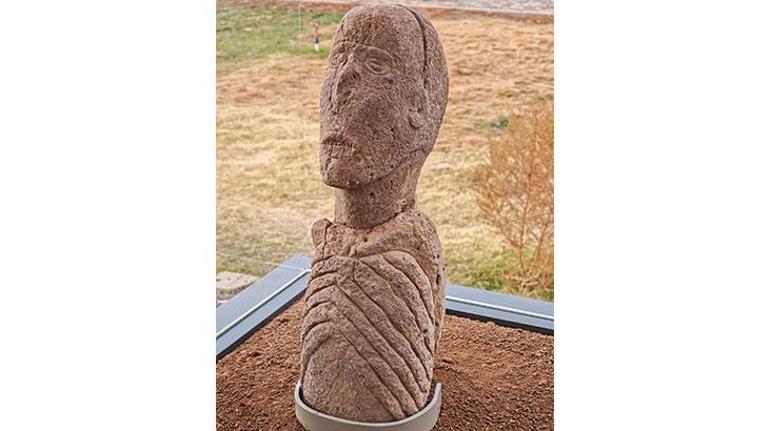 Taş tepelerde şaşırtan keşifler Ölüm yüzü heykeli bilim dünyasını heyecanlandırdı